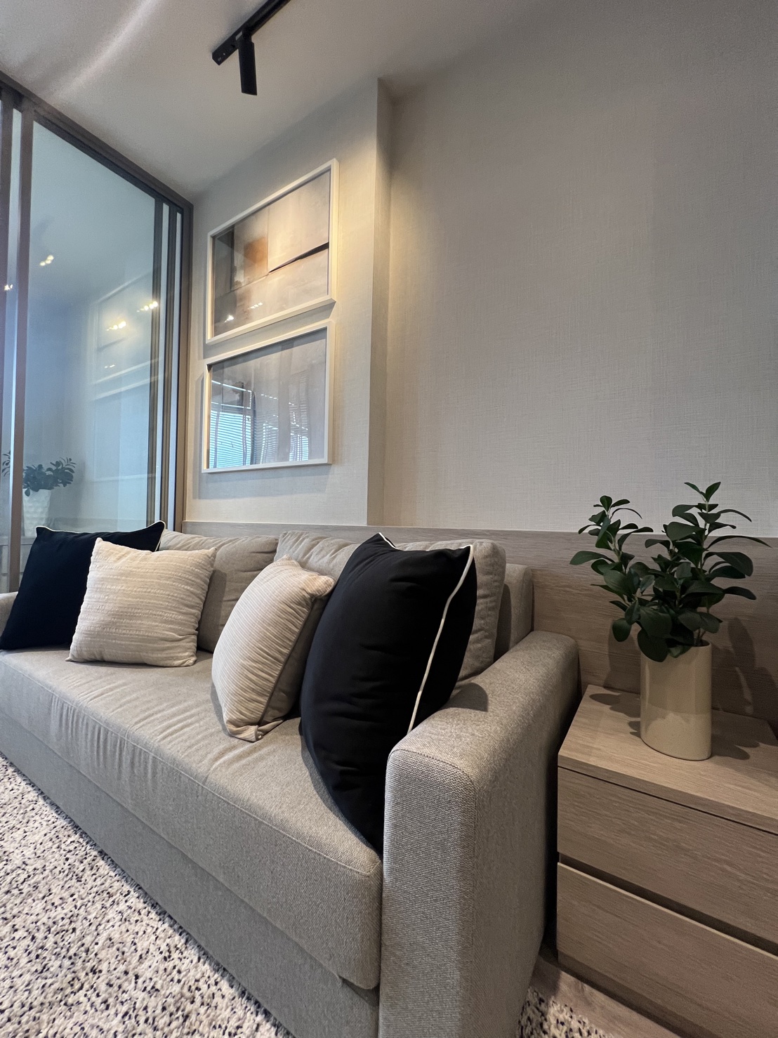 1-Bed Condo near BTS/MRT at Rhythm Ekkamai Estate 4