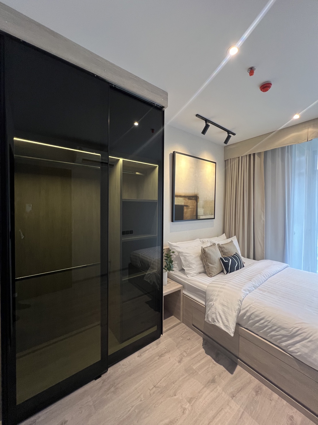 1-Bed Condo near BTS/MRT at Rhythm Ekkamai Estate 7