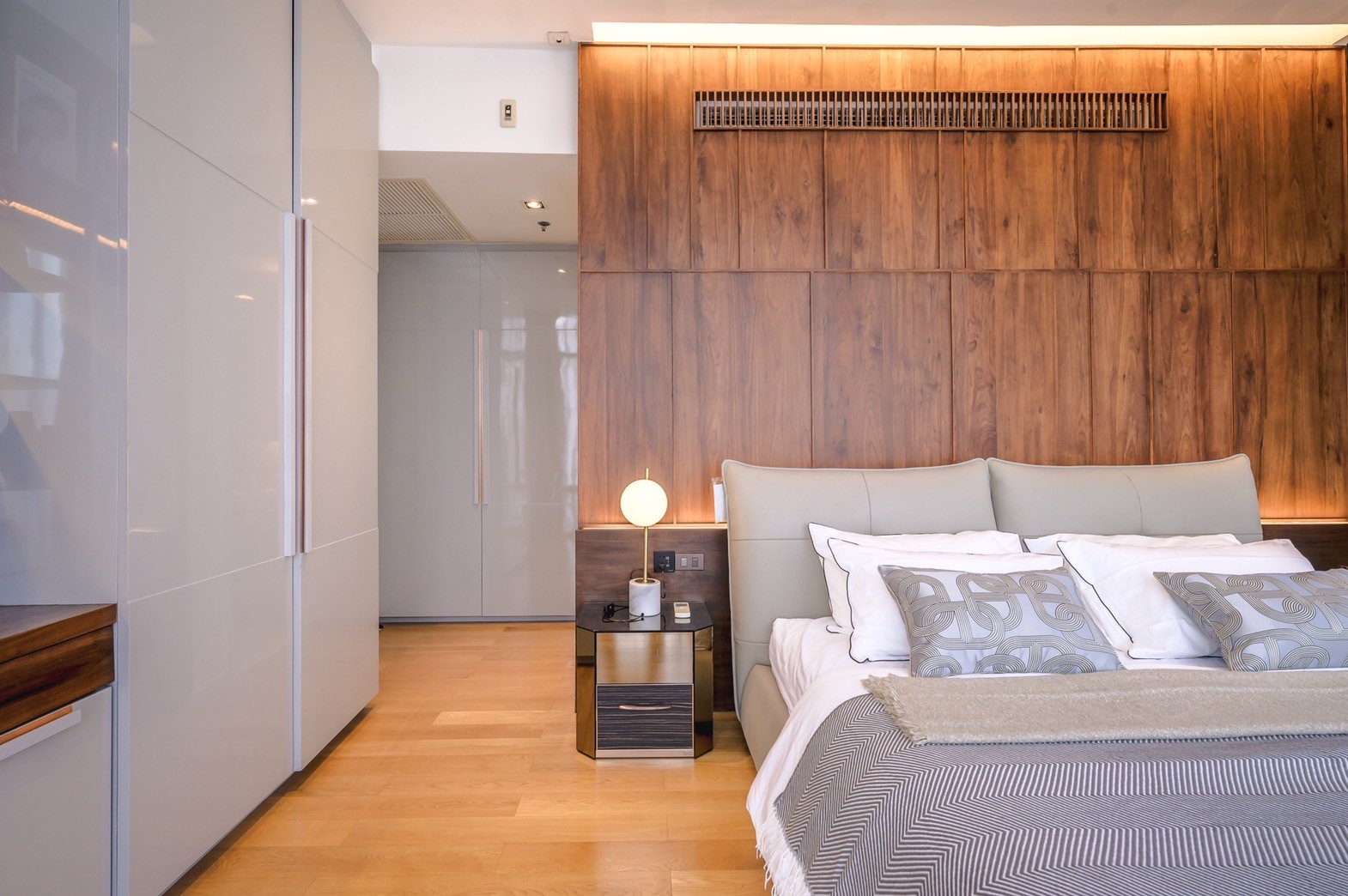2-Bed Condo with Corner Layout at Circle Living Prototype 9