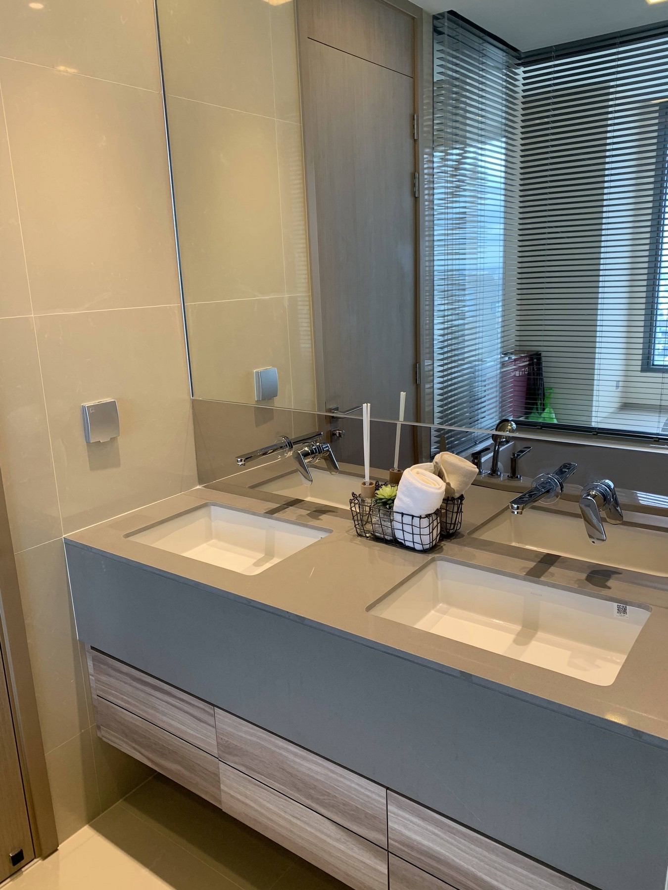 2-Bed Condo near BTS/MRT at the Esse Asoke 8