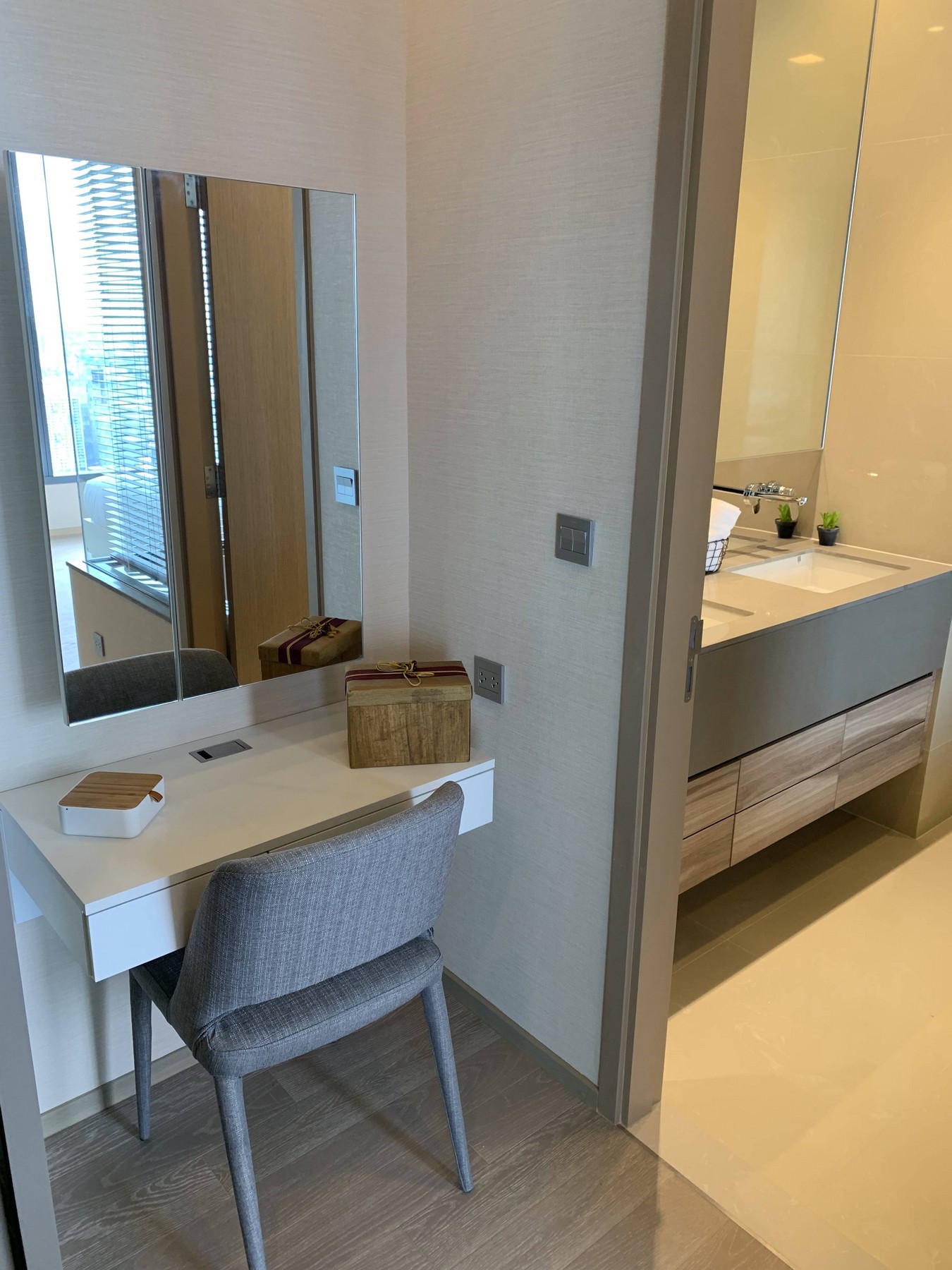 2-Bed Condo near BTS/MRT at the Esse Asoke 10