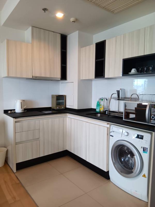 1-Bed Condo near BTS/MRT at HQ by Sansiri 7