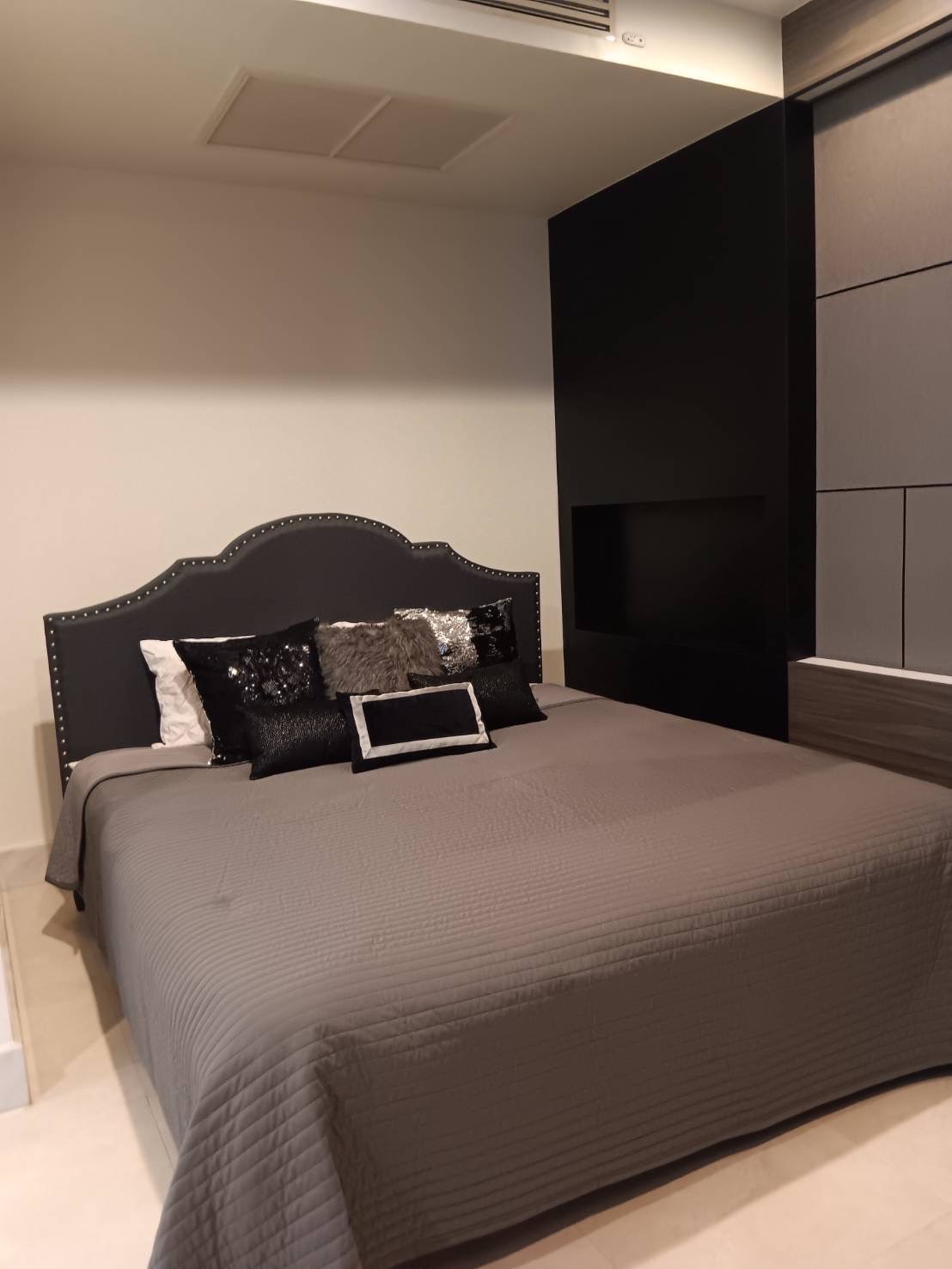 1-Bed Condo on High Floor at Ashton Morph 38 9