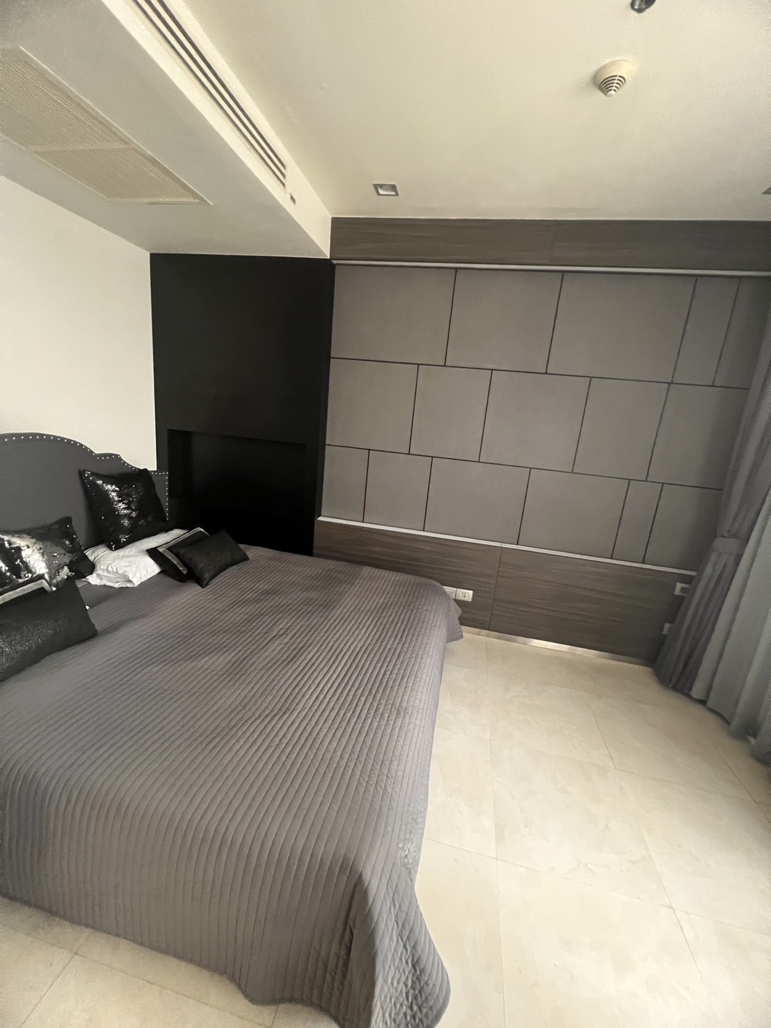 1-Bed Condo on High Floor at Ashton Morph 38 10