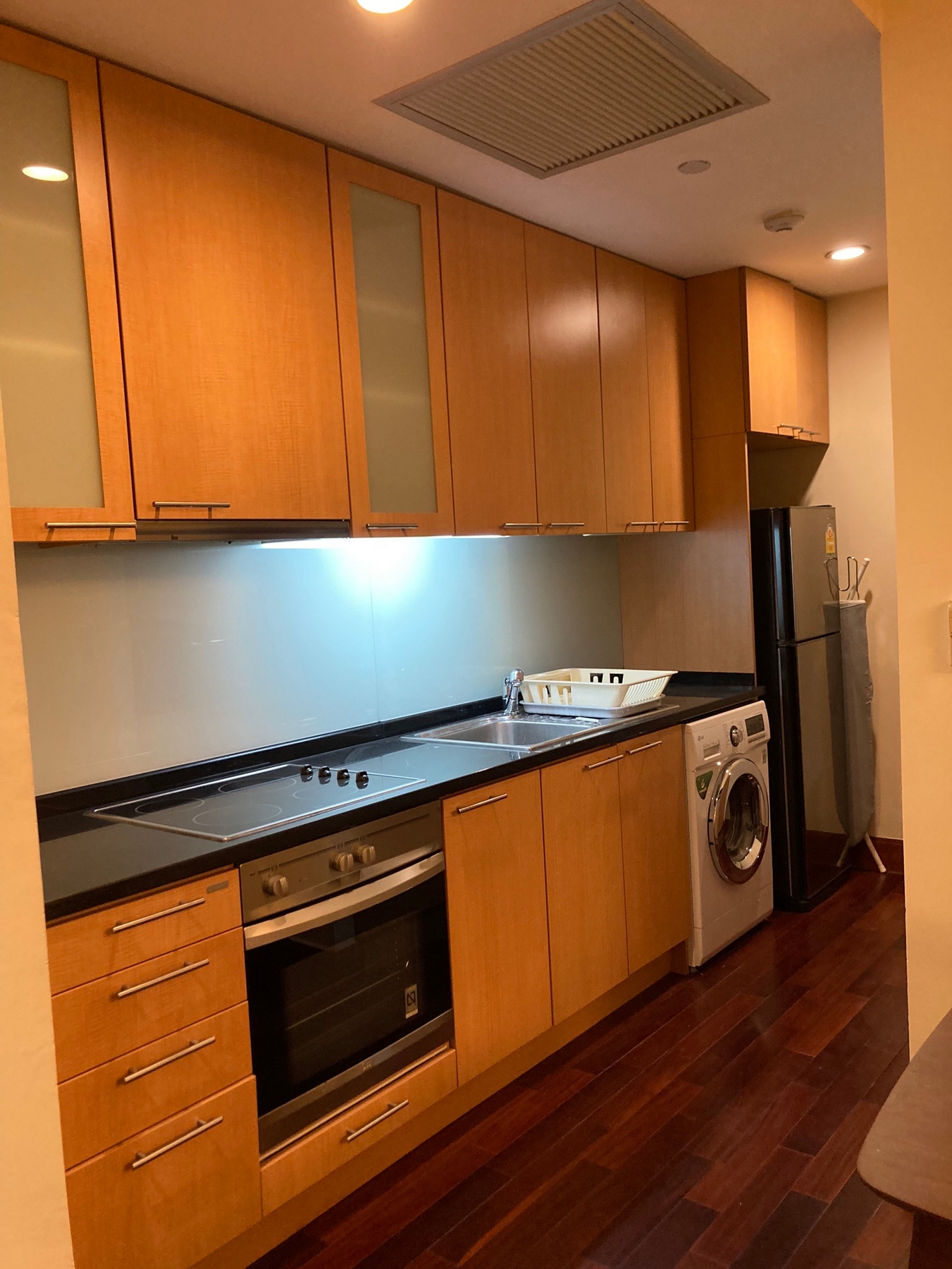 1-Bed Condo near BTS/MRT at Sky Villas Sathorn 5