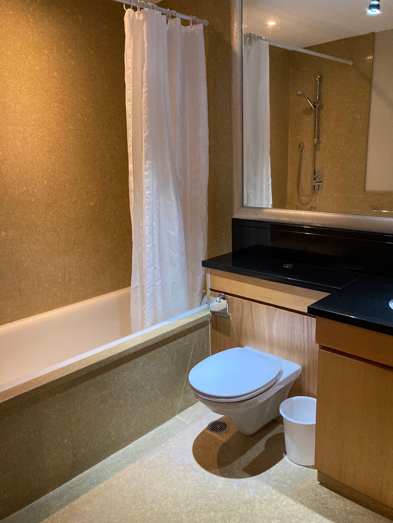 1-Bed Condo near BTS/MRT at Sky Villas Sathorn 7