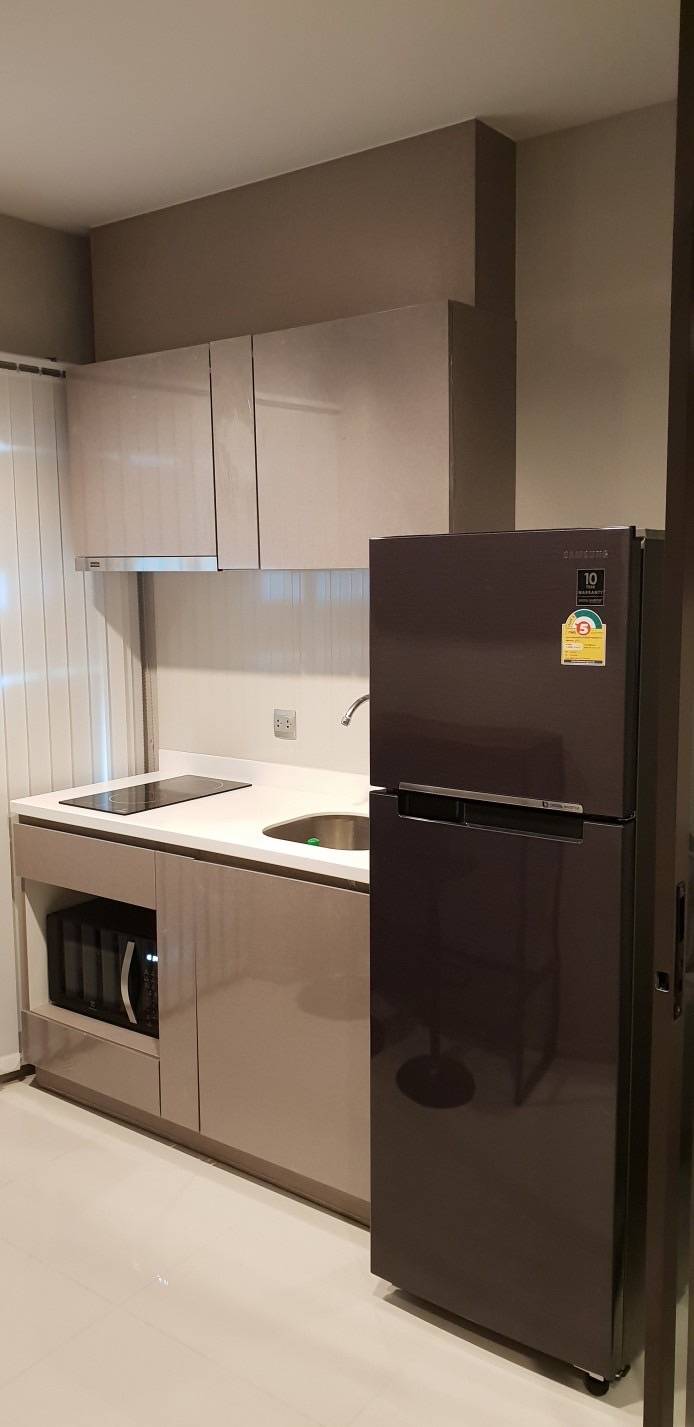 1-Bed Condo near BTS/MRT at LIFE Asoke - Rama 9 4