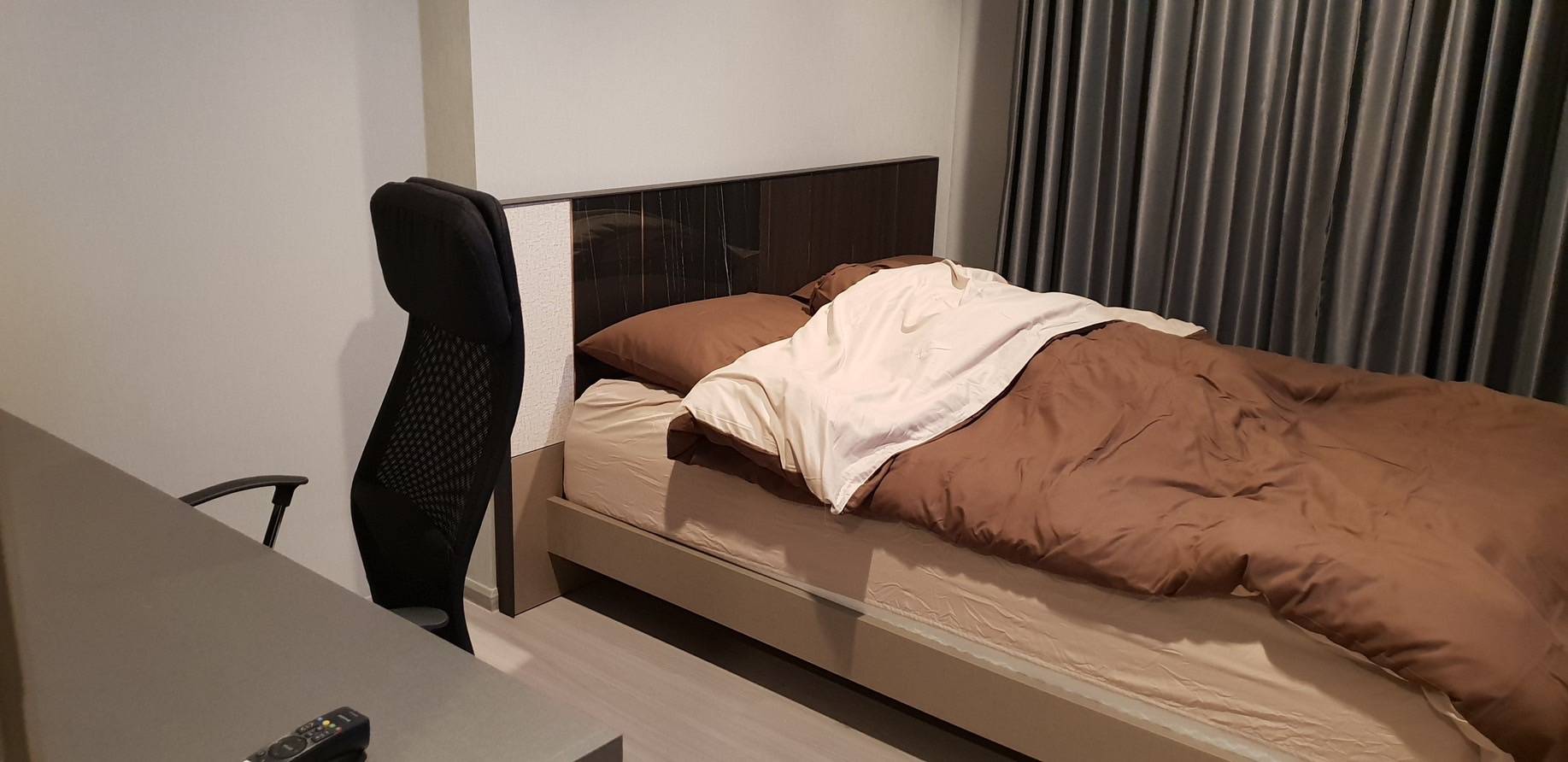 1-Bed Condo near BTS/MRT at LIFE Asoke - Rama 9 5